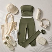 Ensemble deux pièces streetwear et yoga pour femme : Haut bandeau sans bretelles et short bermuda plissé taille haute, toucher brossé