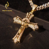 Pendentif Croix Classique Jésus en Argent Sterling 925 avec Pierres Moissanite Baguette, Bijoux Fins Certifiés pour Hommes et Femmes
