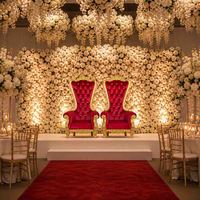 Trônes de roi et de reine en or massif sculpté, revêtement en velours rouge, pour extérieur, villa, cérémonie de mariage, scène, salle de banquet