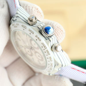 Montre personnalisée à cadran tendance et polyvalente en fibre de carbone légère avec un aspect technologique, idéale pour les montres de sport haut de gamme - Product Image 3