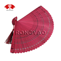 Éventails pliants en bambou noir technique sculptée personnalisée chinoise