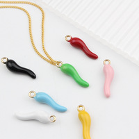 Vente en gros pendentif à breloque unique en forme de piment en émail multicolore pour femmes or collier de piment rouge délicat