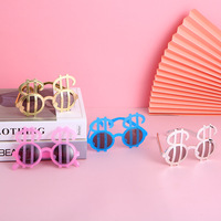 Neuartige Cupcake-Geburtstagsparty-Brillen Lustige Kuchenförmige Sonnenbrillen für Kinder und Erwachsene Geburtstagsparty-Geschenke Foto-Requisiten