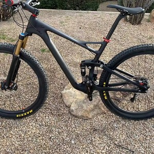 Ensemble de groupe <span class=keywords><strong>Enduro</strong></span> Suspension Carbone Frein à disque Cadre de vélo Conception agressive de vélo de montagne avec fibre de carbone - Product Image 3