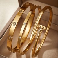 Lot de 3 bracelets joncs ouverts en acier inoxydable plaqué or 18 carats, étanches, avec incrustations de strass en cristal et motif trèfle, tendance pour femme