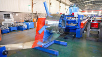 Machine de formage de poutrelles de plancher multi-tailles en acier galvanisé pour la fabrication de planchers de mezzanine pour entrepôts à structure métallique