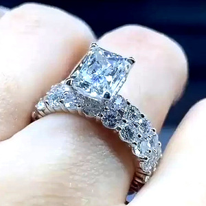 Anello con Doppia Fila di Cristalli per Donne, Elegante Accessorio Moda per Uso Quotidiano e Feste - Product Image 1