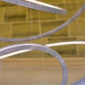 Lustre LED rond pour salon à plafond haut ou espace loft, design minimaliste, luminaire en cristal - Product Image 4