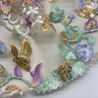 Magnifique tissu de broderie à la machine à fleurs avec paillettes 100% tissu en maille de polyester pour vêtements