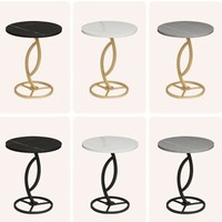 Table d'appoint ronde de luxe dorée pour salon, avec base en métal doré, style moderne