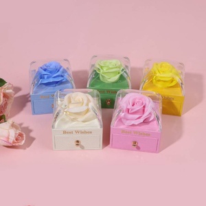 Boîte à bijoux en acrylique carrée, boîte à bijoux rose pour la fête des mères avec sac en papier, boîte à bijoux pour la Saint-Valentin avec fleurs préservées - Product Image 5