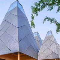 Panneaux en aluminium perforés pour l'aménagement extérieur et l'aménagement intérieur des hôtels, offrant un effet de transmission de la lumière innovant