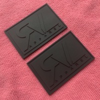 Écusson en PVC 3D personnalisé pour chapeau souple, étiquette en PVC avec logo en relief noir pour pantalons