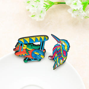 Épingles de revers en métal personnalisées en forme d'animaux créatifs, badges de dessin animé, épingles en émail dur ou souple colorées et tendance, motif oiseau - Product Image 1