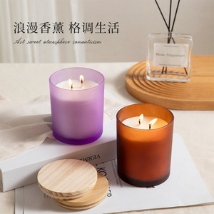 Bougie parfumée en cire de soja avec couvercle en bois givré, parfum floral aux huiles essentielles, pour une utilisation intérieure dans la chambre, style minimaliste - Product Image 2