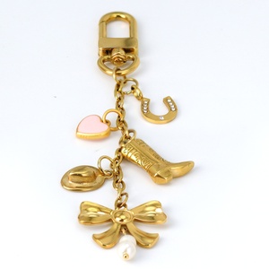 Llavero de Oro Grabado Personalizado DIY, Accesorio Vintage con Iniciales para Bolso de Mujer, Regalo para Ella - Product Image 1