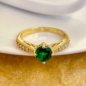 Bague de fiançailles en or plaqué 18 carats de haute qualité avec zircon cubique émeraude pour femme, faible MOQ - Product Image 2