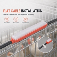 Éclairage LED compact pour cage à volailles 48V 1.8W 102.8X19.5X16mm avec câble plat et clip spécial pour systèmes de cages à volailles étroites à plusieurs niveaux