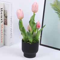 Großhandel Hohe Künstliche Tulpen im Schwarzen Topf UV-Beständig Außendekoration 10x30cm Großpackung 144 Stück Zaun Garten
