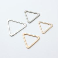 Accessoires de maroquinerie en gros de diverses tailles, boucle triangulaire en alliage de zinc, métal tendance, pour la décoration