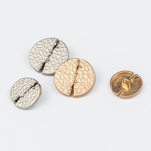 Round Plastic Snap <b>Button</b> with Embossed Pattern Magnetic Closure Green Color Classic Style - Product Image 3
