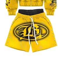 Ensemble de survêtement rétro délavé avec lettres en strass, comprenant un sweat à capuche zippé et un short de survêtement, style streetwear hip-hop