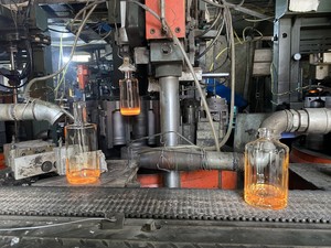 700ml Dorica Venta al por mayor Vacío Transparente Forma redonda Vidrio Aguacate Aceite Spirit Gin Tequila Whisky Vodka Botella con tapón de rosca - Product Image 6