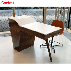 Mesa de trabajo de estudio moderna para salón, sillas y escritorios de oficina de madera y superficie sólida blanca de tamaño pequeño - Product Image 1