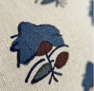 ผ้าเครปวิสโคสสีน้ำเงินขาวคุณภาพดีเยี่ยม พิมพ์ลายดิจิทัล เนื้อผ้านุ่ม ระบายอากาศได้ดี เหมาะสำหรับตัดเย็บเสื้อผ้า - Product Image 4