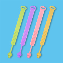 Lève-siège de toilette en silicone, poignée auto-adhésive amovible, couleur unie, accessoire de salle de bain, ouvre-couvercle rabattable rose vert - Product Image 3