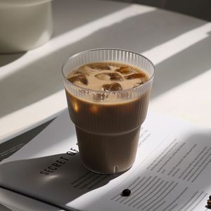 Vente en gros - Gobelets en plastique côtelés 420 ml à rayures verticales, résistants à la chaleur, pour café, vin, whisky, bière, tasses - Product Image 1