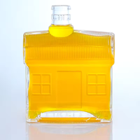 Bouteille à spiritueux en verre BOXUN BX-HS700 de 700 ml en forme de maison avec bouchon et fenêtres de toit en relief pour emballage cadeau personnalisé