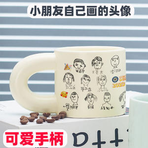 Taza de cerámica personalizada con retrato caricaturesco para regalo de graduación de jardín de infantes, taza individual con asa de color. - Product Image 3