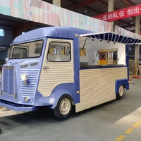 Camion de nourriture mobile de style français rétro classique, chariot à café, hot-dogs et glaces pour la vente de nourriture de rue en extérieur