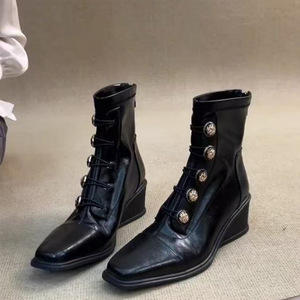 Botas de Cuero Genuino con Plataforma y Tacón de Cuña, Estilo Retro, para Mujer, Estilo Británico, Emblema Metálico, Chic, Casual - Product Image 1