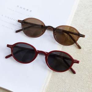 Lunettes de soleil ovales à monture fine vintage TR90 polarisées UV400 avec logo personnalisé 2025 pour unisexe - Product Image 5