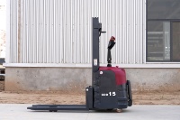 Apilador Eléctrico Solreign de 1.5t, 3m de Altura de Elevación, para Manejo de Materiales en Almacén, con Batería de Litio de 48V e Hidráulica Lateral