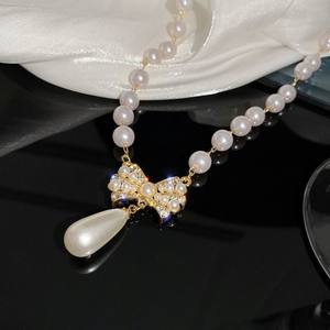 Fabricant de gros élégant 2023 nouveau style européen américain pull pour femmes avec collier de perles chaîne de col - Product Image 6