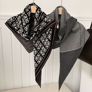 Herfst Winter Mode Nieuwe Vrouwen Sjaal 160*95Cm Polyester Jacquard Gebreide Driehoek Sjaal Veelzijdige Vrouwen Sjaal - Product Image 3