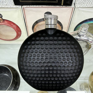 Petaca de Acero Inoxidable 304 Certificada ISO9001 - Diseño Redondo Martillado, Petaca Portátil para Licores, Estilo Británico, Ideal para Regalo - Product Image 1