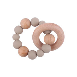 Bracelet <span class=keywords><strong>de</strong></span> dentition personnalisable en bois <span class=keywords><strong>de</strong></span> hêtre avec perles en silicone, jouet souple en forme d'anneau, cadeau <span class=keywords><strong>de</strong></span> <span class=keywords><strong>naissance</strong></span> pour enfants, vente chaude - Product Image 1
