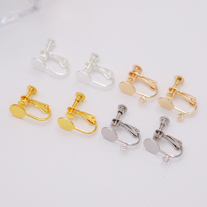 Clips d'oreille à visser plats plaqués or 8 mm avec boucles de suspension pour la création de boucles d'oreilles et accessoires de bijoux DIY - Product Image 2