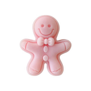 Bougie parfumée à la rose en forme d'homme en pain d'épices pour la détente à la maison, idéale pour offrir en cadeau - Product Image 6