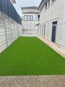 Gazon artificiel 50 mm, pelouse synthétique haute densité, tapis décoratif vert réaliste pour extérieur - Product Image 1