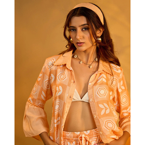 Ensemble pyjama d'été en mousseline de viscose imprimé pêche pour <span class=keywords><strong>femme</strong></span>, chemise à col cranté et manches volantées, et short à cordon de serrage, tenue décontractée - Product Image 4