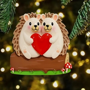Adorno Navideño Personalizado de Resina con Forma de Erizo Ovalado Hecho a Mano, <span class=keywords><strong>Precio</strong></span> de Fábrica al por Mayor, Decoración Colgante con Nombre Personalizado - Product Image 1