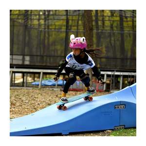 La piste de <span class=keywords><strong>pompe</strong></span> modulaire en plastique est une séquence de retournements (bosses) et de bermes (coins) pour les vélos, les scooters et les planches à roulettes - Product Image 4