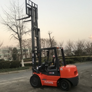 Chariot élévateur diesel mini HELI 3T d'occasion en gros pour la construction et les travaux de terrassement, chariots élévateurs à moteur thermique de 4,5 m - Product Image 2