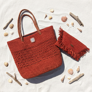 Sac fourre-tout pliable en paille tressée rouge fait main avec deux poignées et doublure en polyester à pompons, sac de plage et de voyage pour femme - Product Image 6