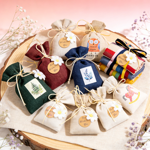 ซองผ้าป่าน OEM สำหรับปรับอากาศในรถยนต์และตู้เสื้อผ้า  สารหอมระเหยจากธรรมชาติ  ใช้งานได้หลากหลาย  กำจัดกลิ่นได้ยาวนาน  กลิ่นหอมสำหรับเสื้อผ้า - Product Image 1